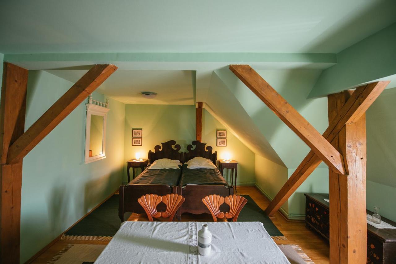 Voeroes Guest House Tirgu Secuiesc Exterior photo